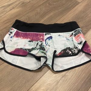 Lululemon multi print size 8 speed shorts